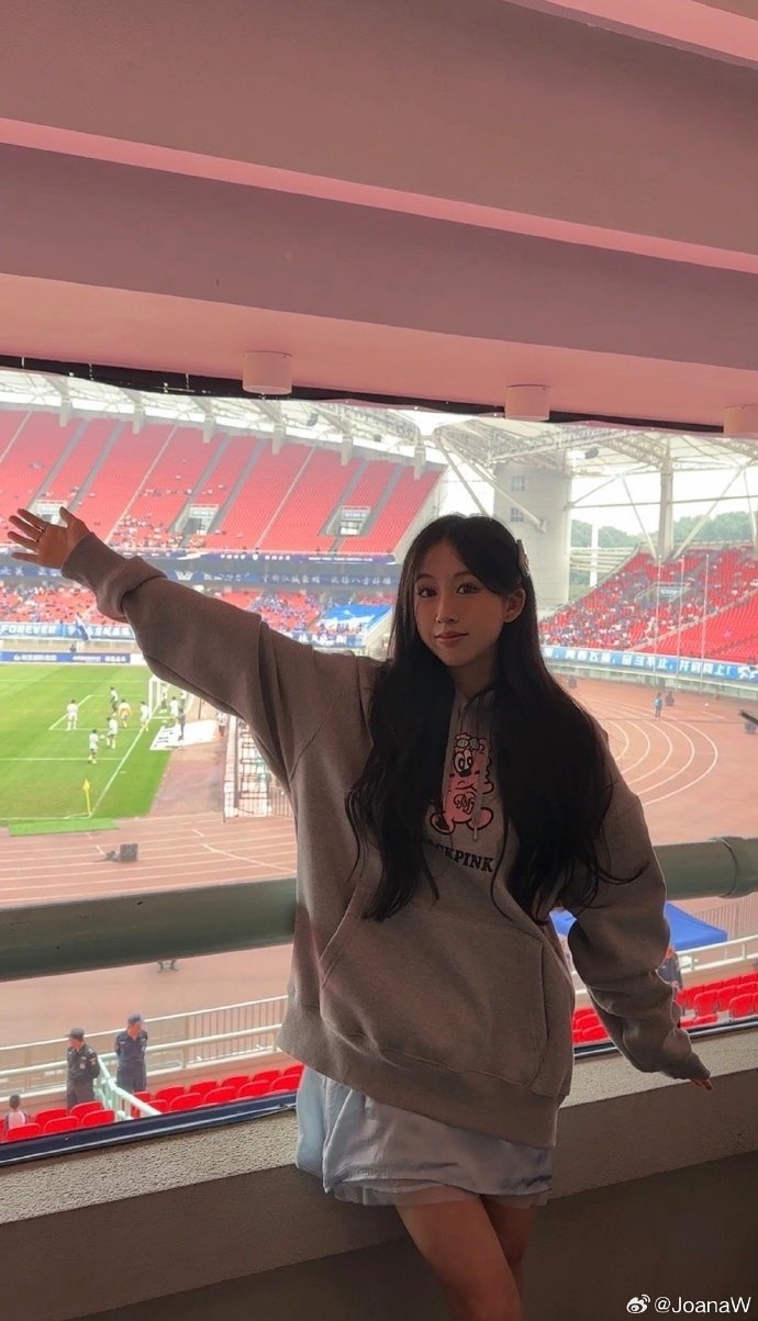 韦世豪进球后示爱妻子妻子社媒撒狗粮9周年快乐