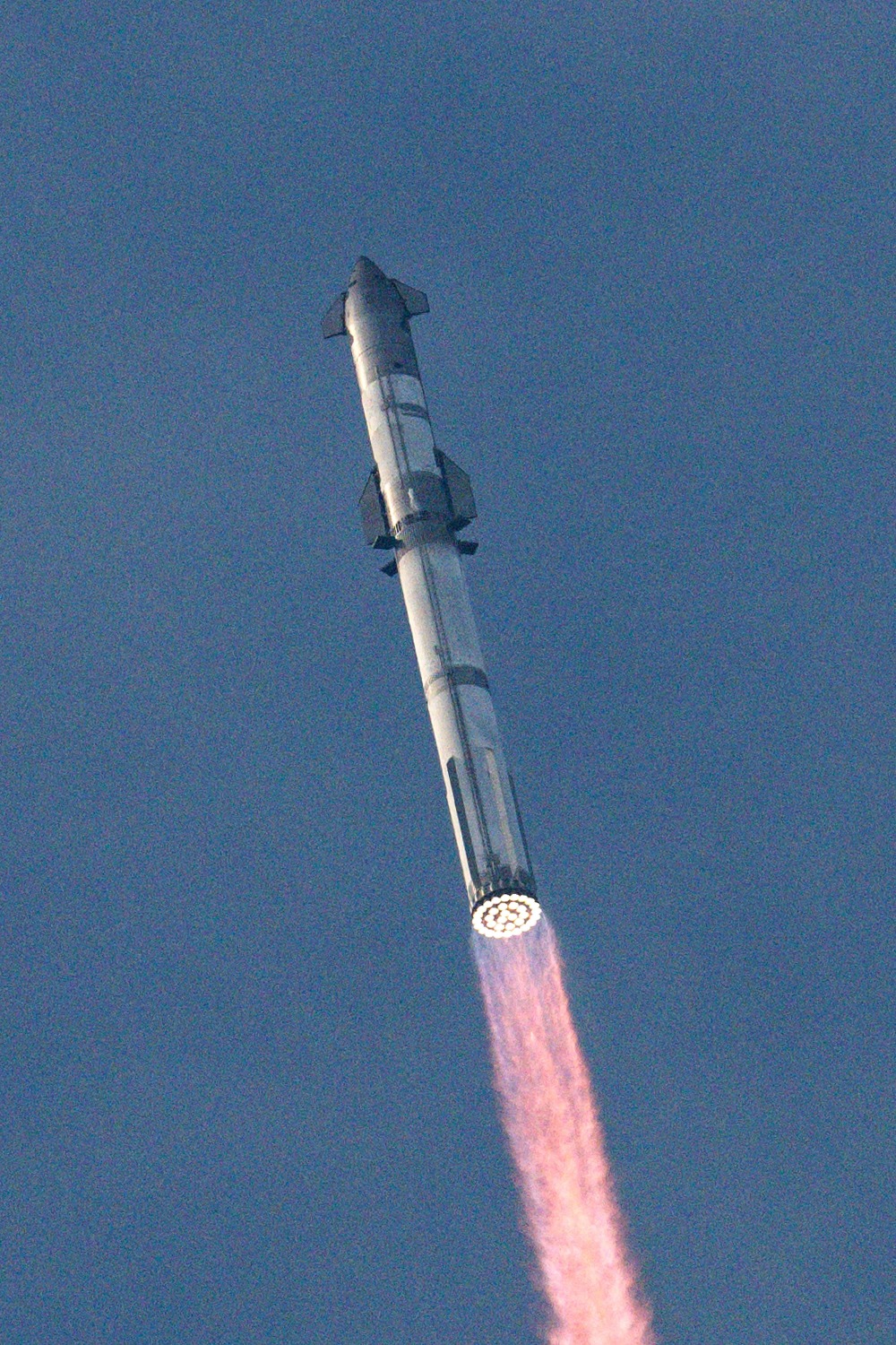 美国太空探索技术公司新一代重型运载火箭星舟14日实施第三次试验发射