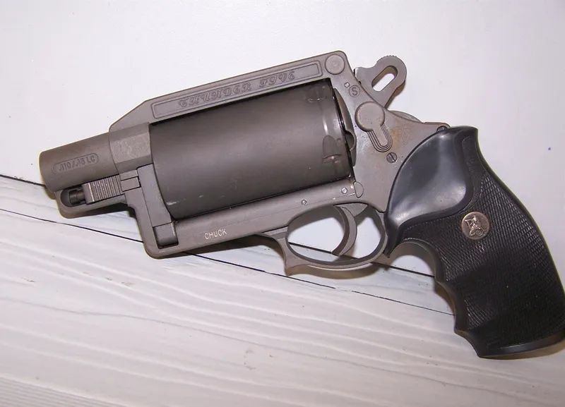 可以发射霰弹的左轮手枪——雷霆5_腾讯新闻