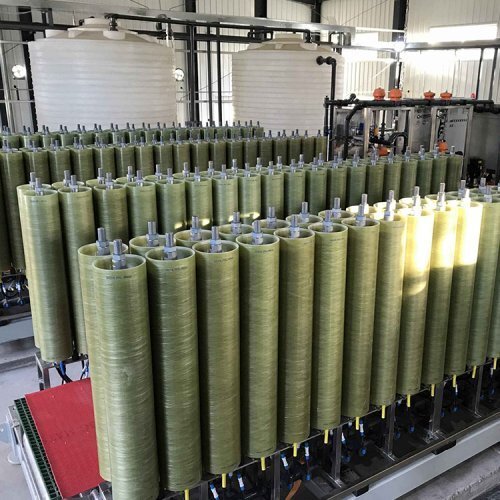 在国家推动绿色低碳发展与产业升级的政策导向下，嘉戎技术通过发行股份及支付现金的方式收购杭州蓝然技术股份有限公司100%股权的重组并购事件，成为膜分离技术领域产业链整合的重要实践，而蓝然技术在电渗析技术领域的深厚积淀，正是此次产业协同的核心价值所在。蓝然技术积累了大量电渗析和双极膜电渗析工程运行数据，并建立了数学模型。结合法拉第定律，通过运行数据逻辑运算和编程，设计了电渗析及双极膜电渗析的计算软件，