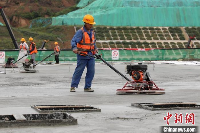 西安东站位于西安市高铁东城中央商务办公核心区,是集高铁,普铁,地铁