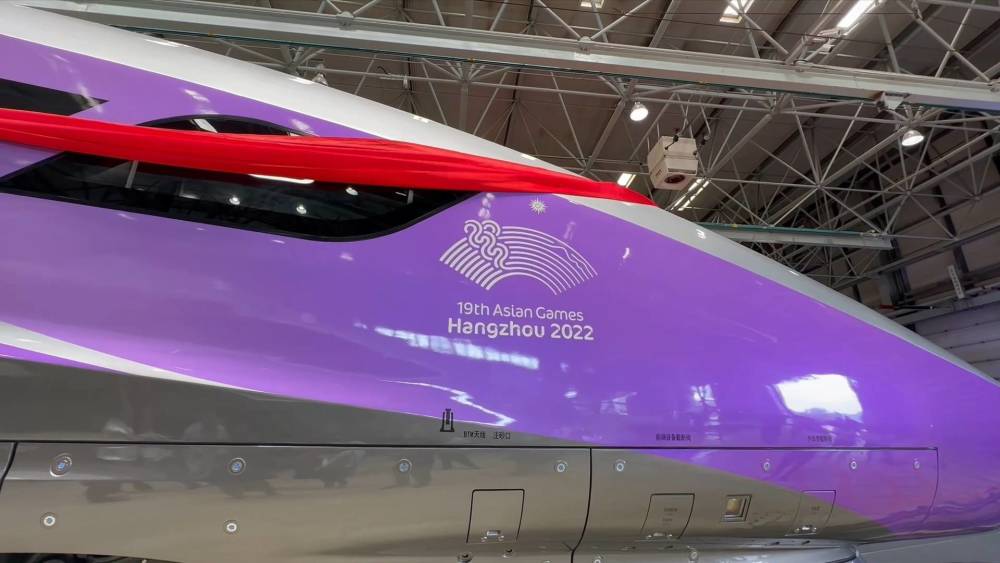 复兴号亚运智能动车组在长春下线