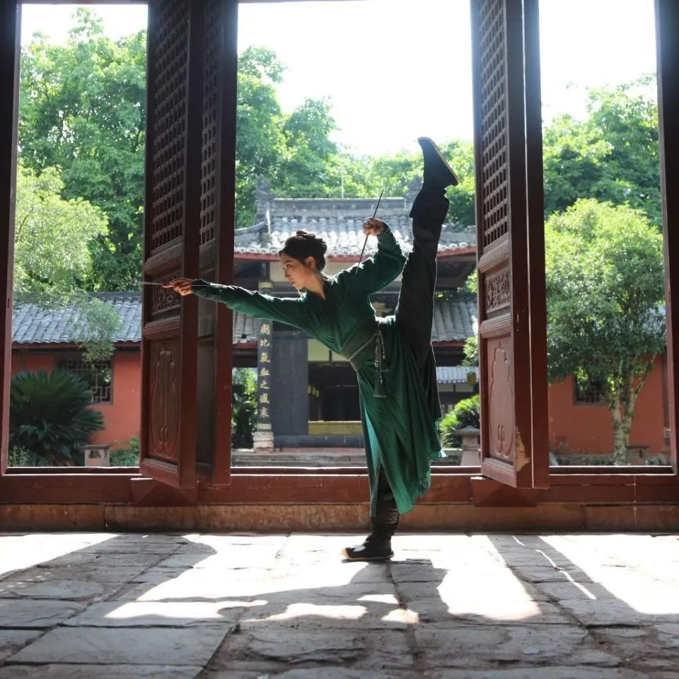 也成为她们区别于少林武当弟子的最鲜明标签