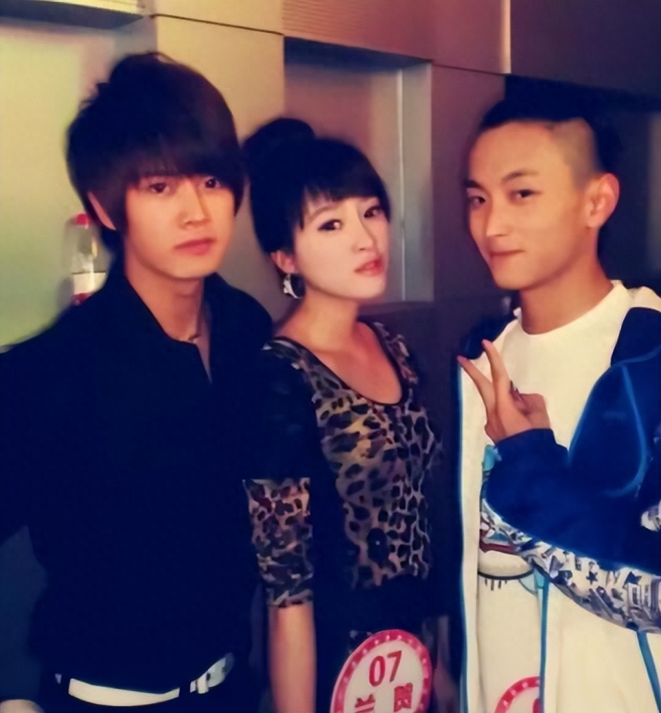 任嘉伦兰贺合照曝光,被扒两人10年前就认识,辛芷蕾也在吃瓜-腾讯新闻