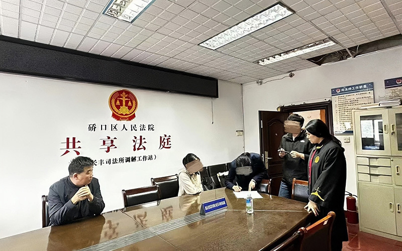 法官表示:"我们在劳资纠纷多发园区开展巡回审判,示范庭审