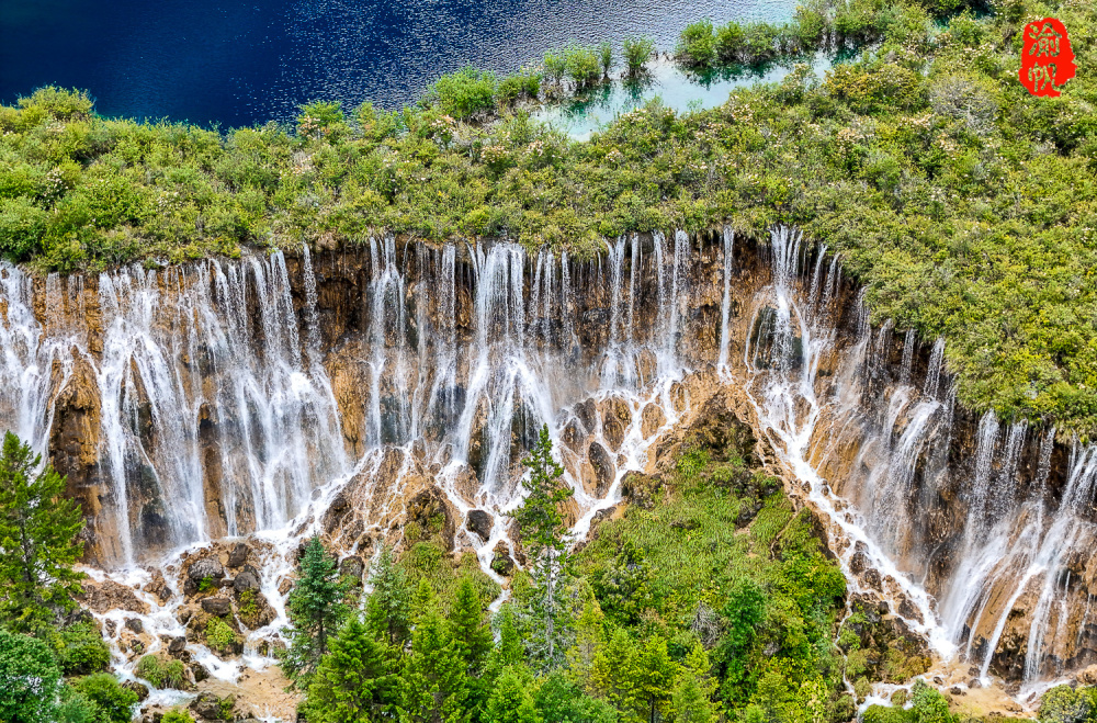 航拍九寨沟诺日朗瀑布,感受中国最美水景魅力,人间仙境名不虚传