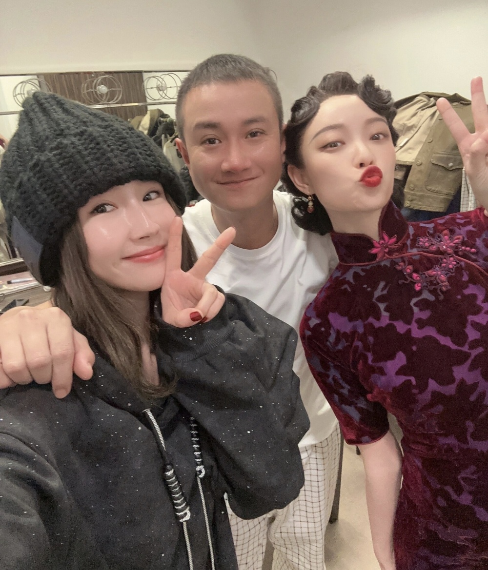 39岁文章减肥成功,近照颜值回升状态好,和倪妮合影引热议