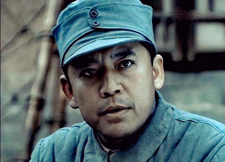 何政军和李幼斌为了更真实地表现醉态,选择了真酒代替道具酒,结果两人