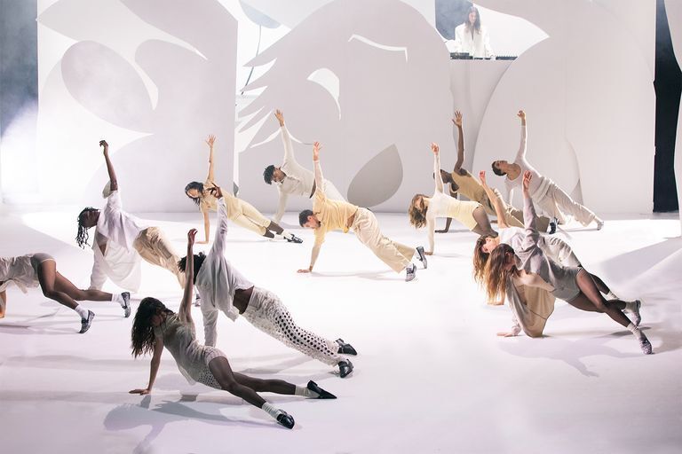 christian louboutin路铂廷携the loubi show音乐舞蹈盛典,于巴黎盛大