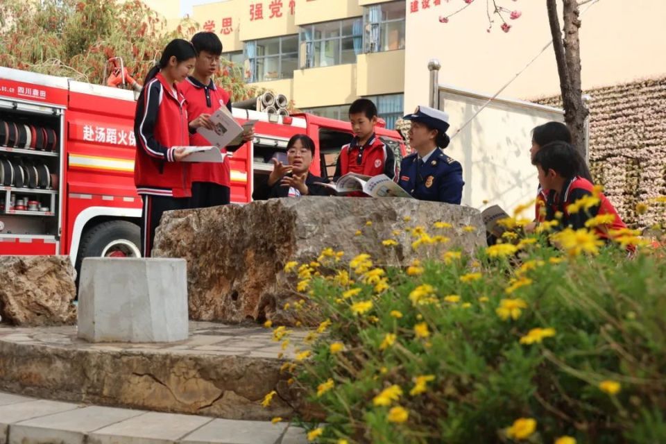 5月30日,临沧市沧源县消防救援大队以国门消防站开放