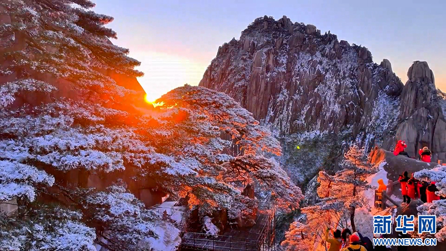 6969近日,黄山风景区雪后初霁,日出,云海,雪景美不胜收.雪