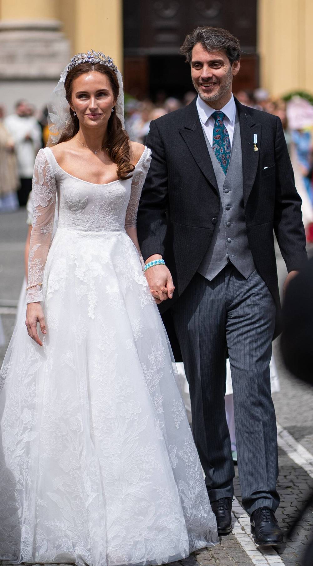 德国"威廉和凯特"举行奢华皇室婚礼,40岁末代王孙与学霸妻很配_腾讯