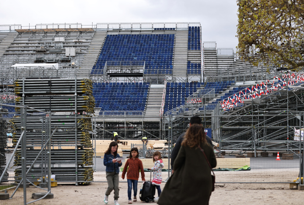 新华社记者 高静 摄这是4月2日在法国巴黎国民议会前拍摄的奥运主题