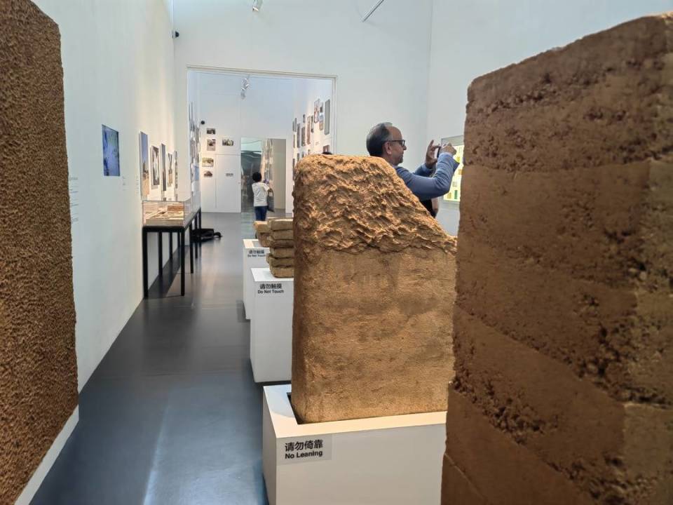 "守护与重光"展览在中国国家博物馆开幕