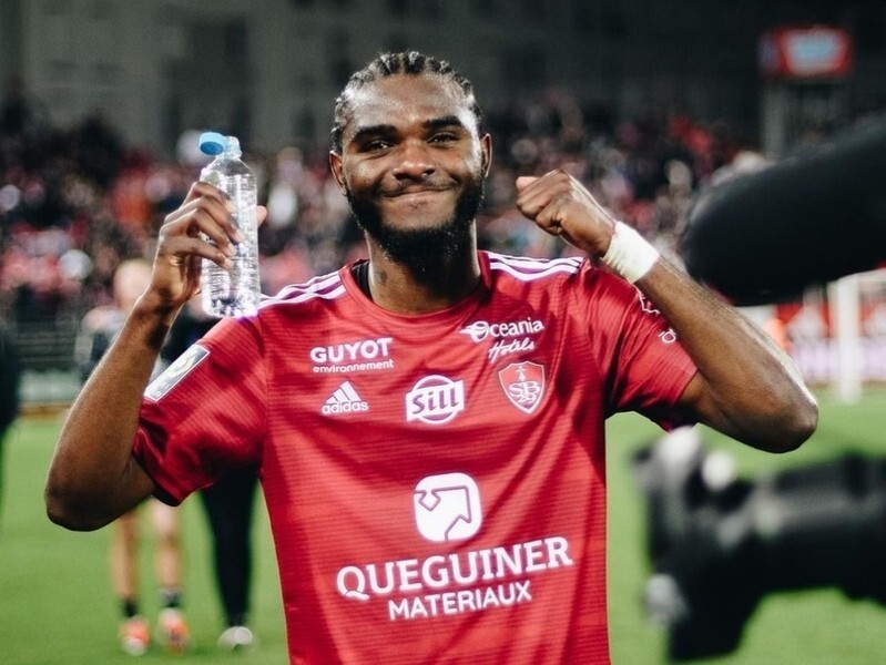 罗体:补强后防线,米兰密切关注布雷斯特中卫布拉西耶