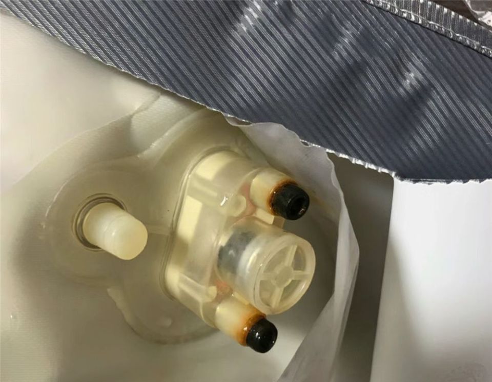 三,电极式热水袋万能插座也是同样在多年前就被禁止的一种插座用品