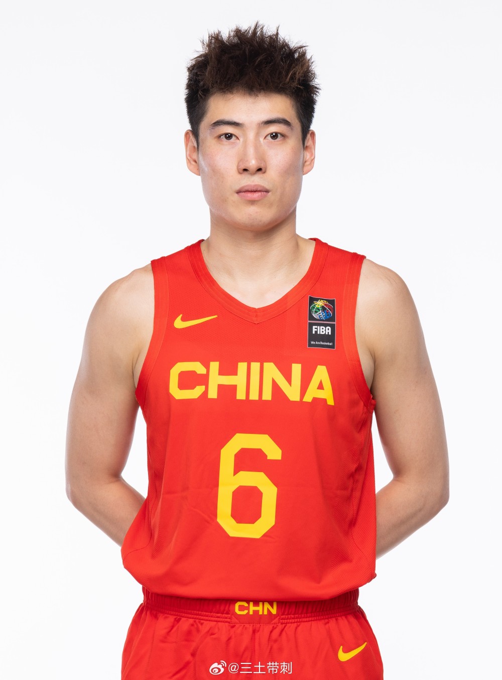 中国男篮亚预赛定妆照出炉,14位队员全部出镜