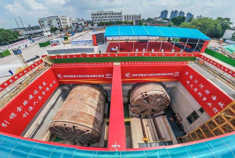 广东广州海珠湾隧道盾构段双线贯通