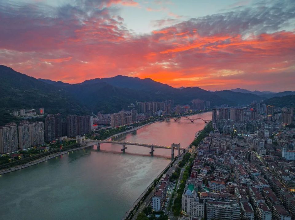 绝美晚霞上线,青田迎来一大波好日子!