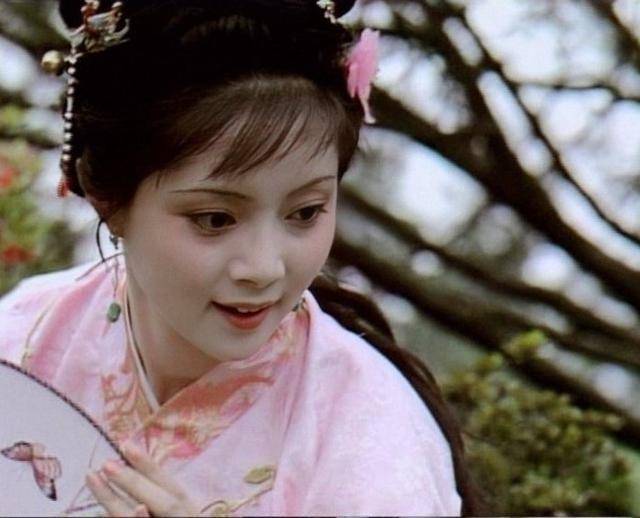 梦入红楼|赏花的氛围感,要看"黛玉葬花","宝钗扑蝶"_腾讯新闻