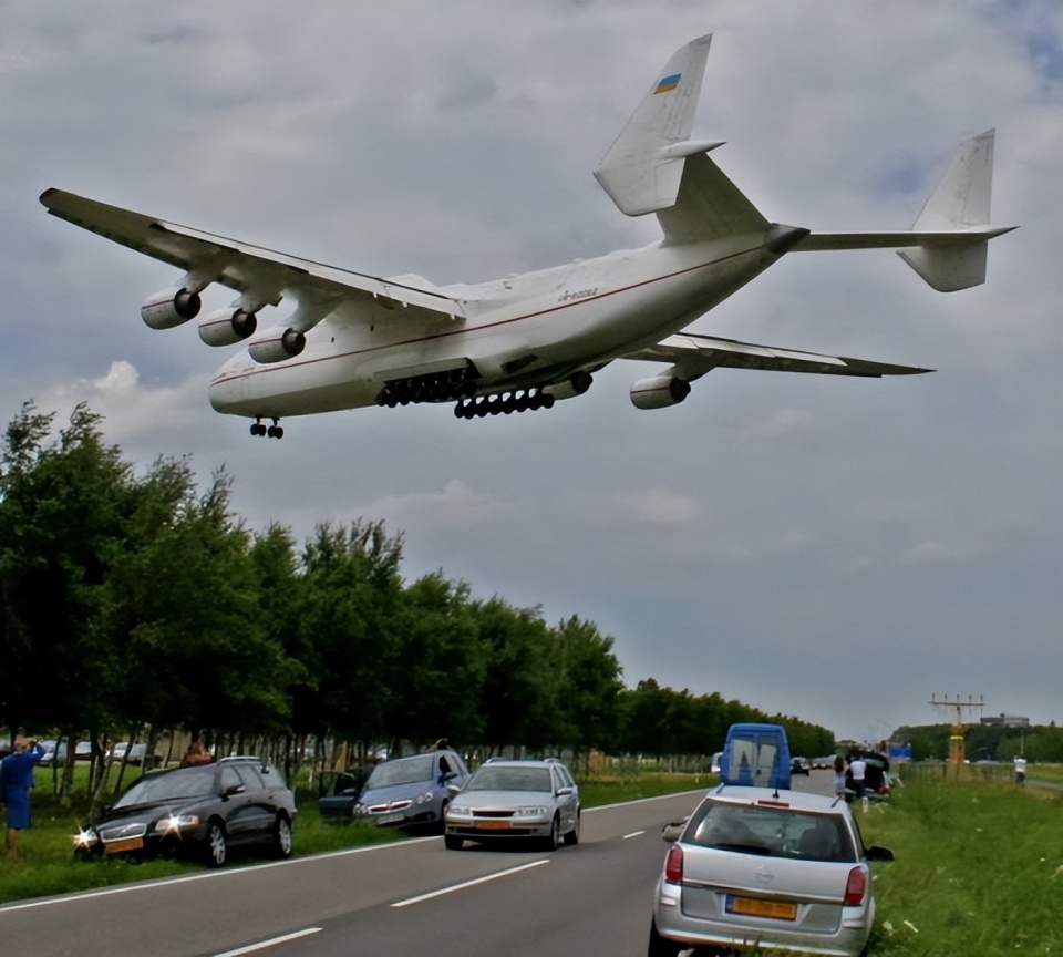 an-225 mriya超重型运输机是根据苏联俄罗斯国家航天公司的命令设计