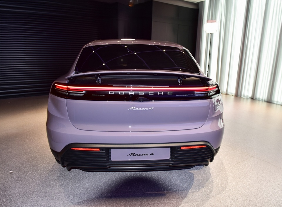 保时捷首款纯电suv,macan ev实拍图!续航613km,北京车展将上市