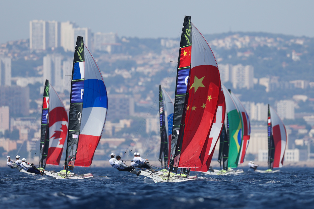 巴黎奥运会|帆船——男子快速艇-49人级开赛