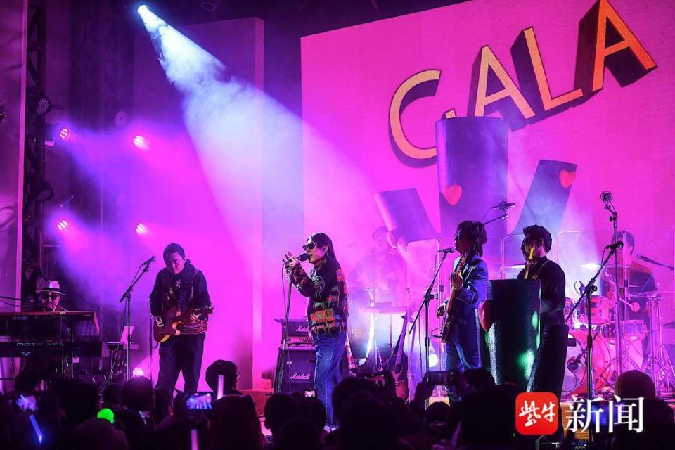 gala乐队主唱苏朵介绍,"