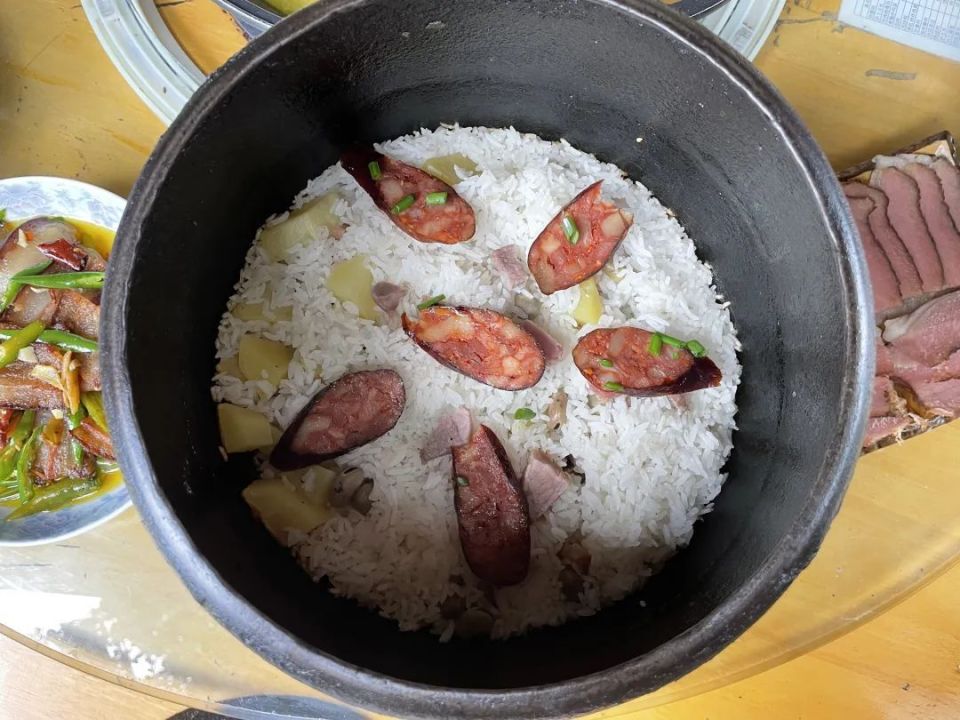 【美食】芭蕉铁罐饭:一饭"百味"生