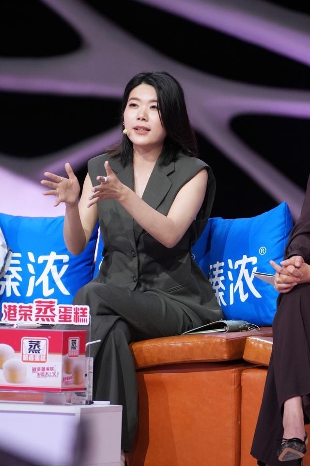 脱口秀女演员 杨笠图片