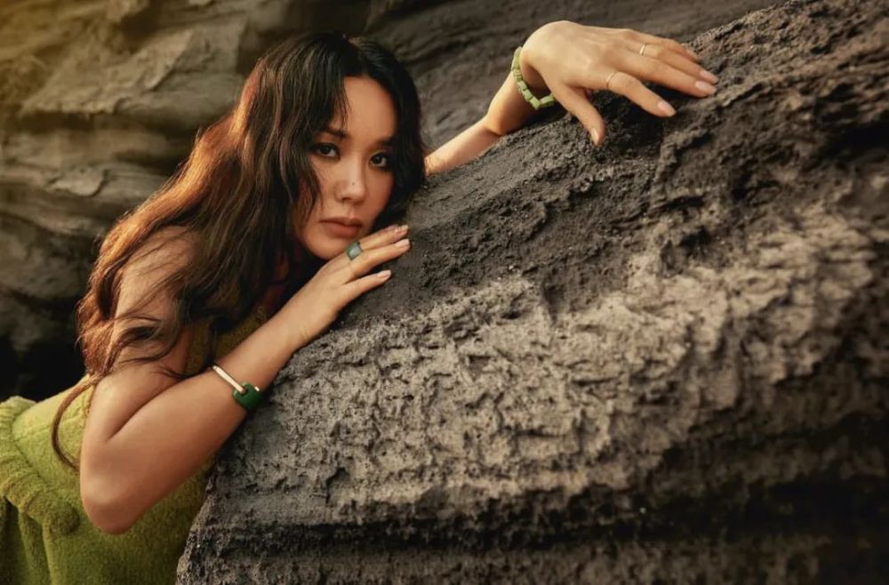 五十岁不结婚的严正花,愈发迷人了_腾讯新闻