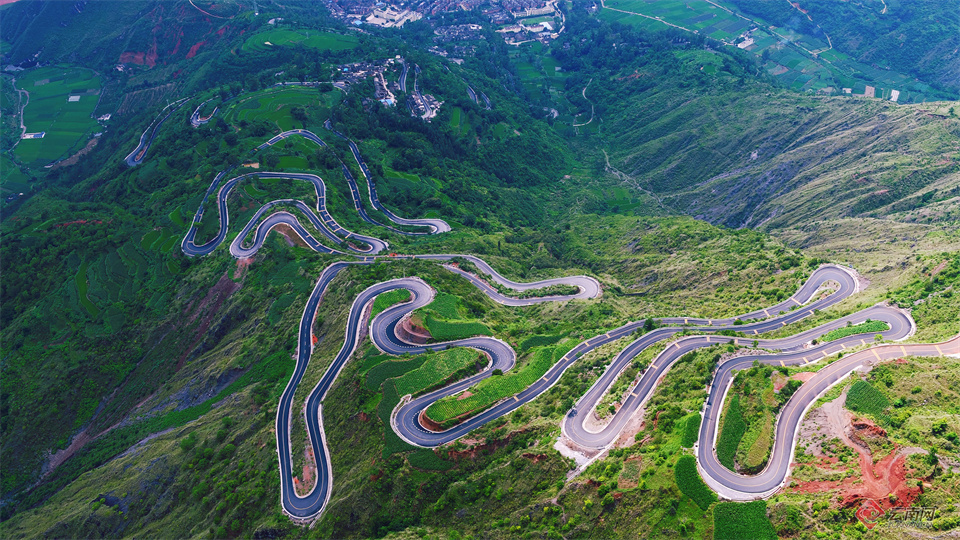 云南公路高质量建设:以绿为底 向美而行