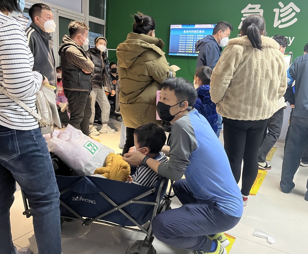 呼吸道疾病高发 记者夜探天津市儿童医院急诊区