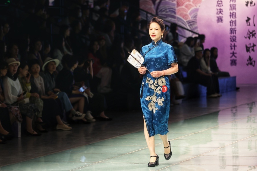 走下t台就能被穿回家,大妈与女生同台秀旗袍