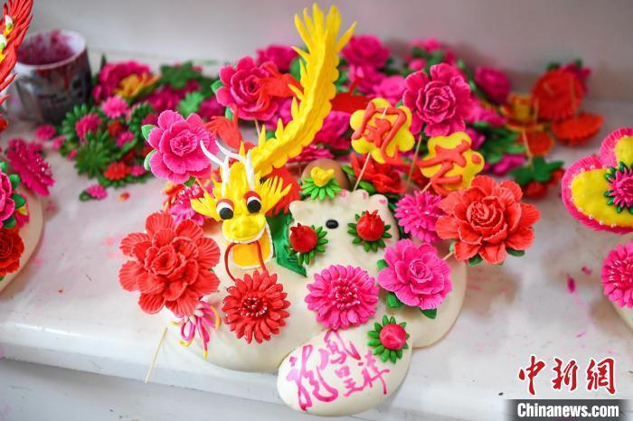 山西运城:海外华文媒体采风团体验云仙面塑