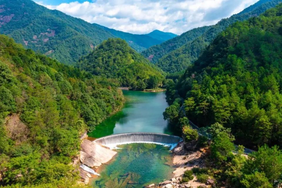 沿着一号风景道一路前行,满目绿意,风光无限.武夷山月亮湾—邵武