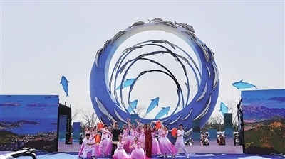 "鲅"王餐开宴 "老丈人"开怀 第二十届沙子口鲅鱼节开幕