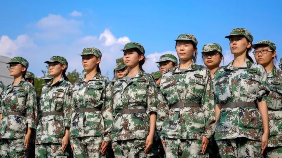 直击河南各高校军训现场!_腾讯新闻