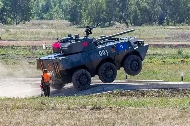 空降兵专用的120毫米自行迫榴炮亮相采用03式空降战车底盘