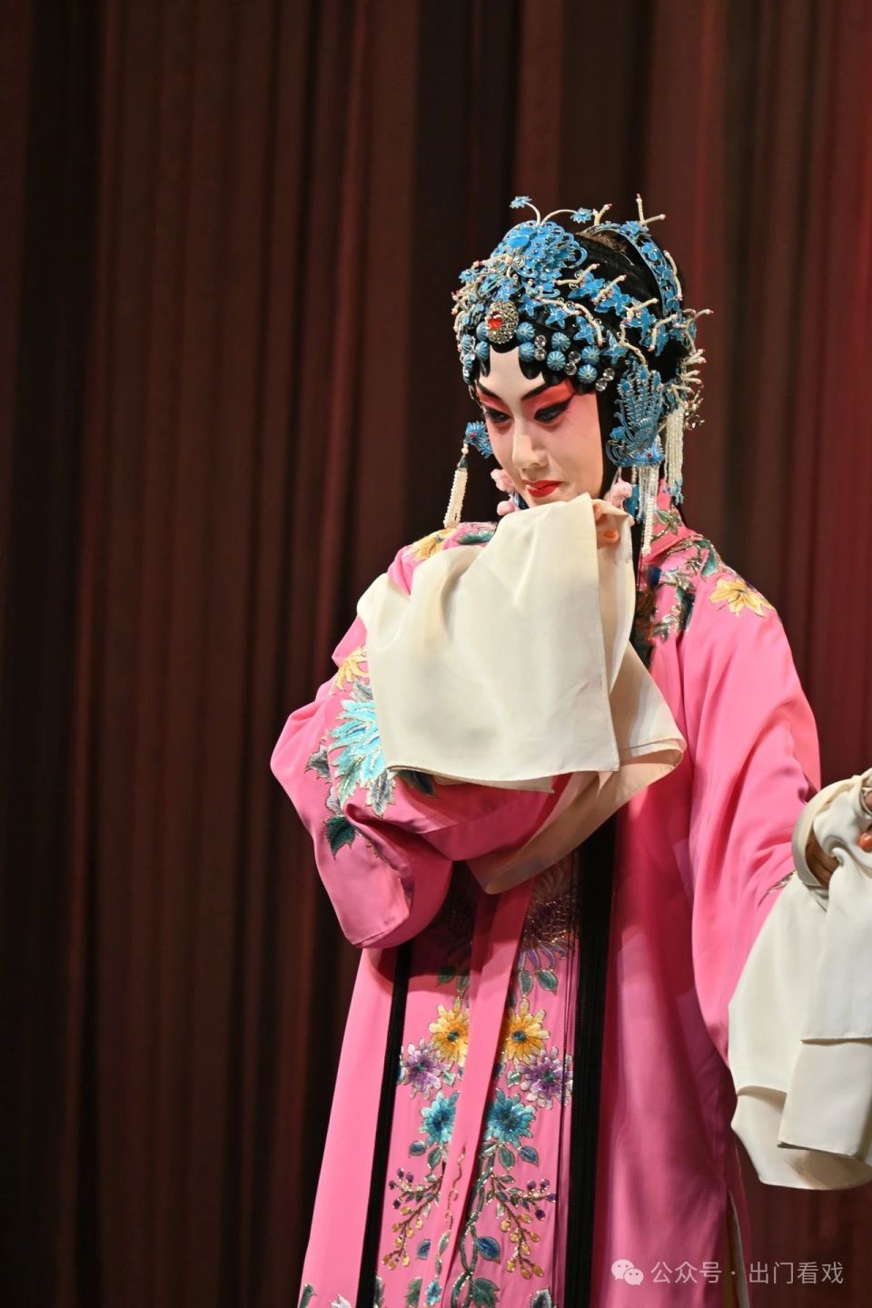 就连《锁麟囊》也是很久没看了