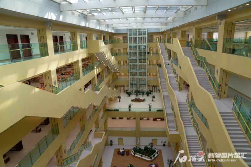 新视野丨新疆大学生喜欢的图书馆啥样?_腾讯新闻