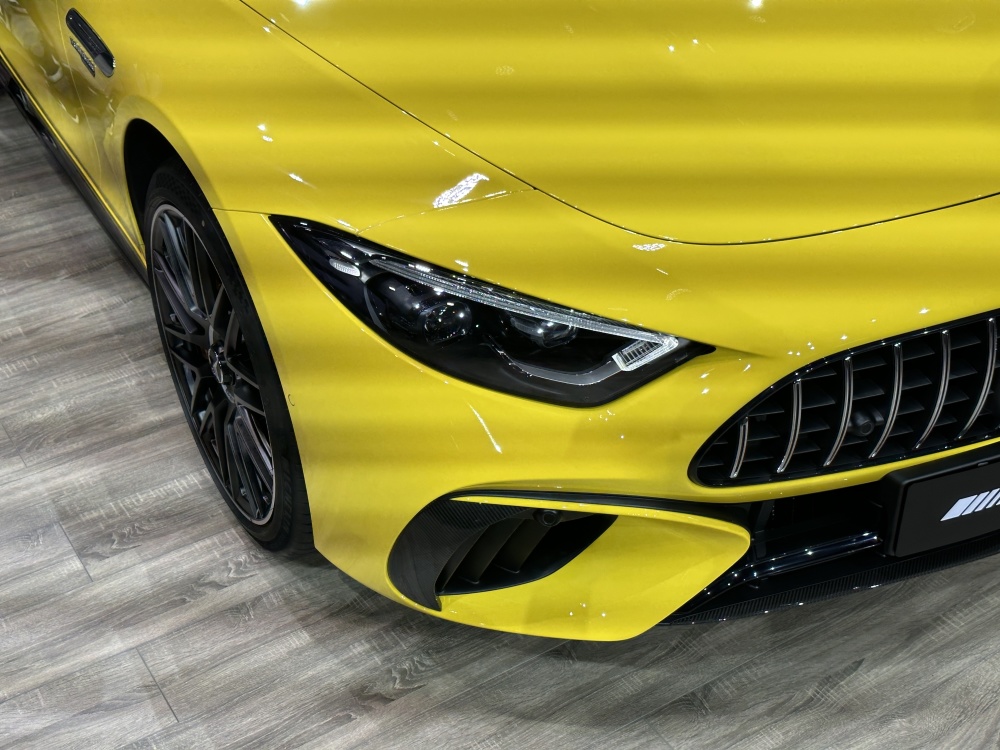 98万元,4.0t大v8,奔驰amg sl63敞篷跑车上市_腾讯新闻