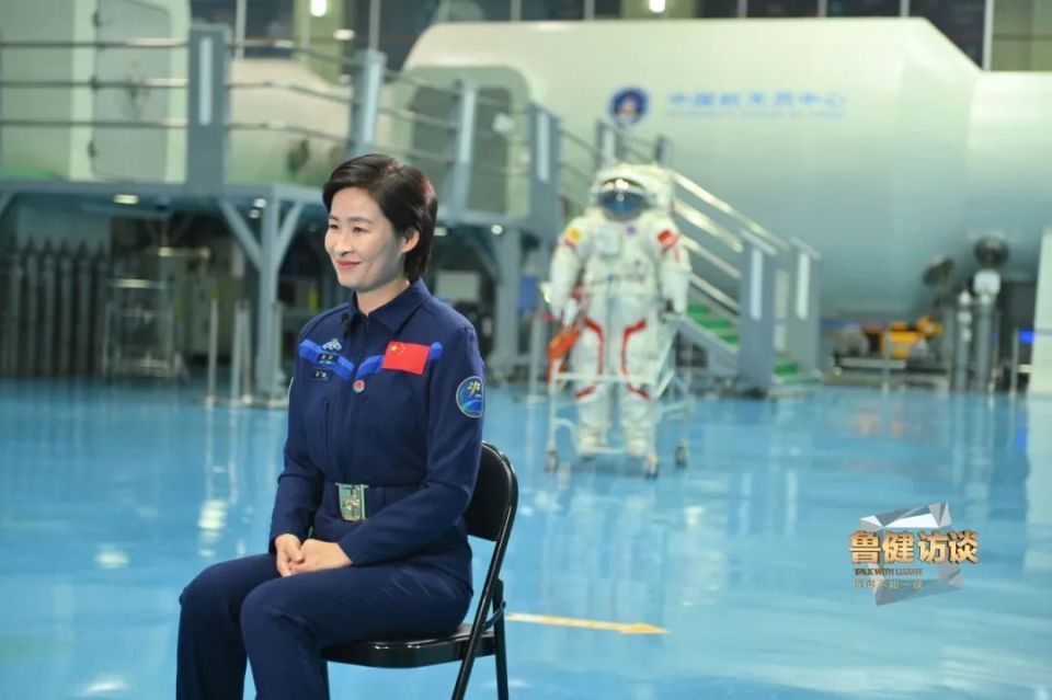 趁神舟十八号成功发射,和中国首位女航天员刘洋谈谈下一个"小目标"
