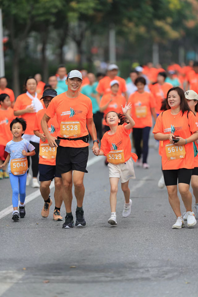 用奔跑迎接秋天2023莘庄10公里欢乐跑开跑