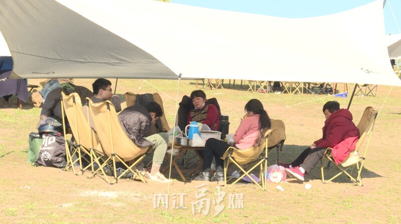 入园人数超十万 川南大草原草地狂欢节持续高热_腾讯新闻