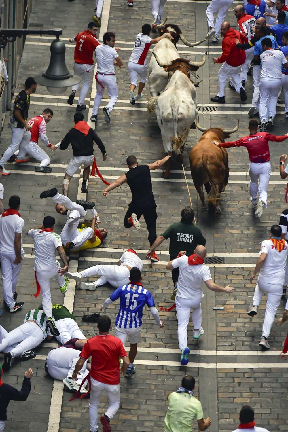 西班牙举行奔牛节