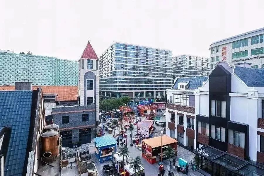 阿拉城风情街在保留原有的弄堂历史文化底蕴的同时,又注入了新的活力