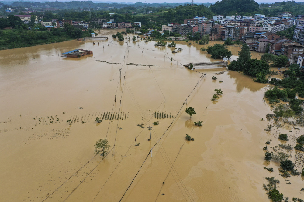 聚焦防汛抗洪|重庆12区县遭遇大暴雨 29条河流出现超警戒水位洪水