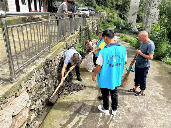 清镇市麦格乡小扫帚扫出大文明
