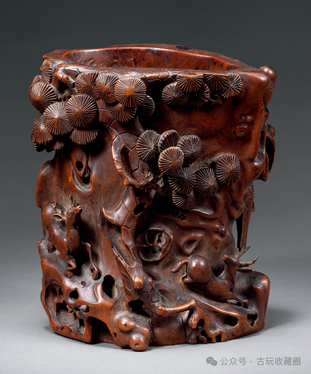 清早期 黄杨木雕鹤鹿同春随形笔筒